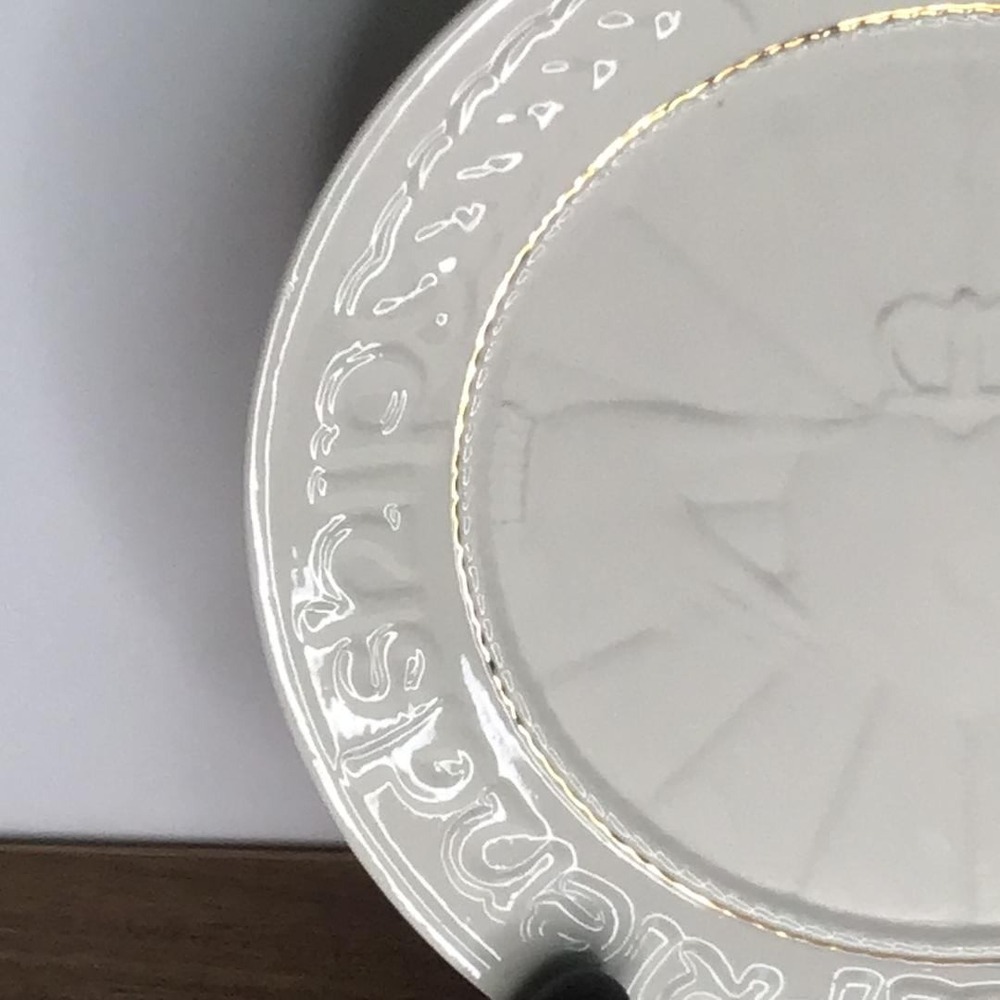 Belleek Irish Claddagh Decorative Plate 9" White Ceramic Love Loyalty Friendship - Picture 8 of 10